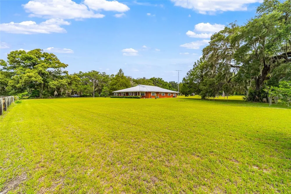 2285 W HIGHWAY 318 Citra, FL 32113