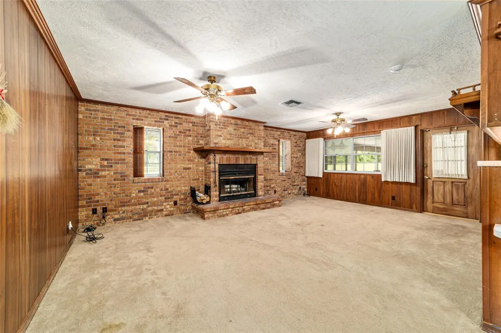 2285 W HIGHWAY 318 Citra, FL 32113