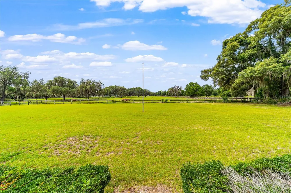 2285 W HIGHWAY 318 Citra, FL 32113