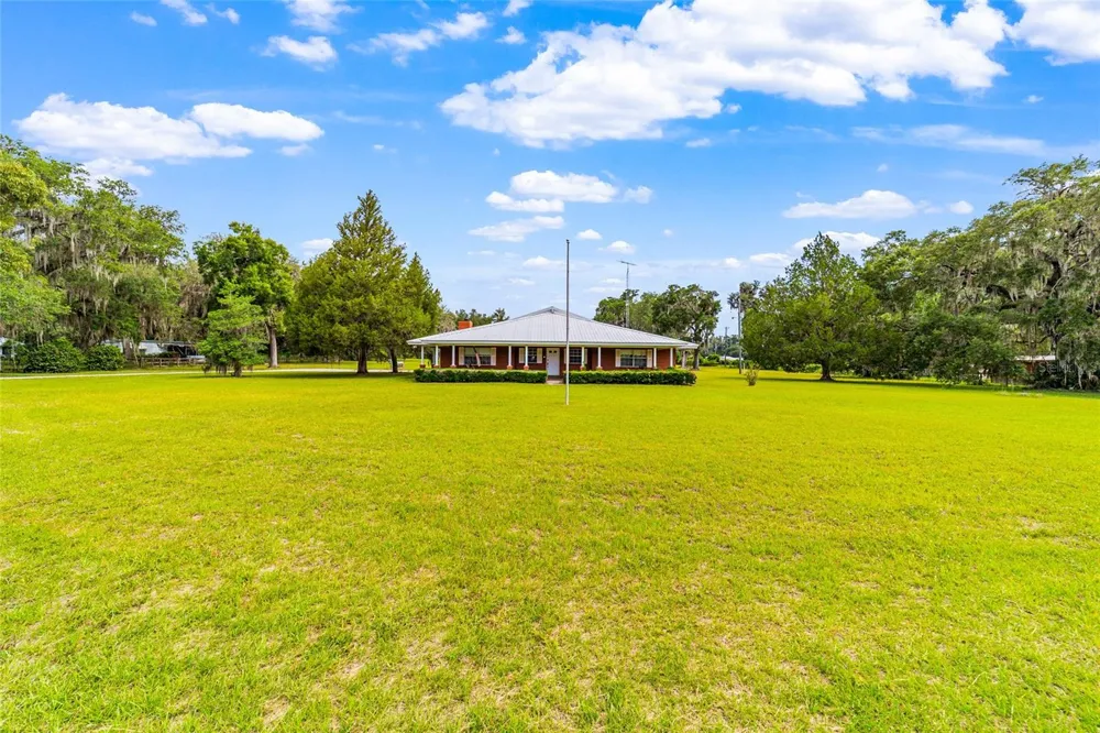 2285 W HIGHWAY 318 Citra, FL 32113