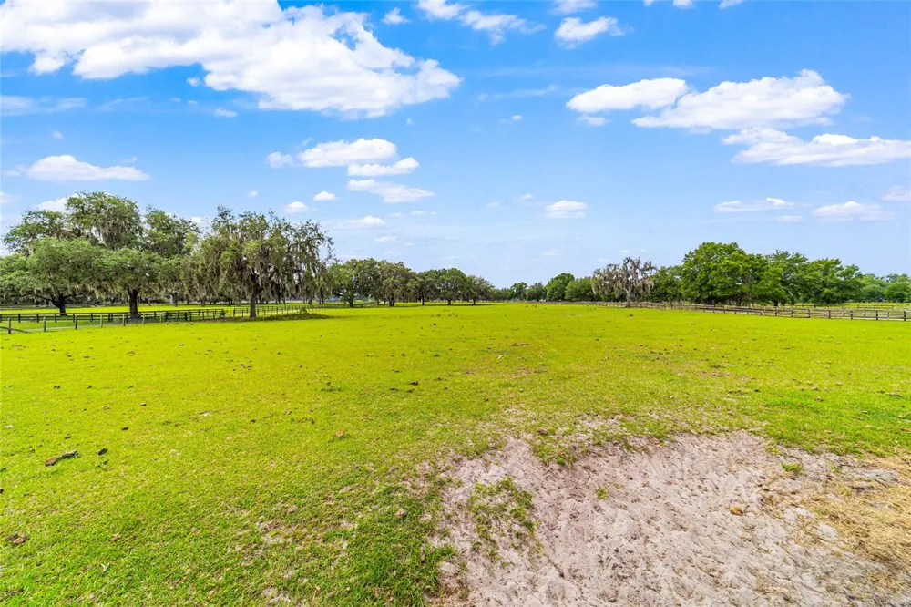 2285 W HIGHWAY 318 Citra, FL 32113