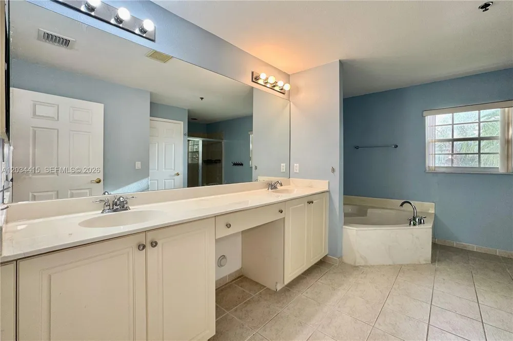 4649 SW 75th Way Davie, FL 33314