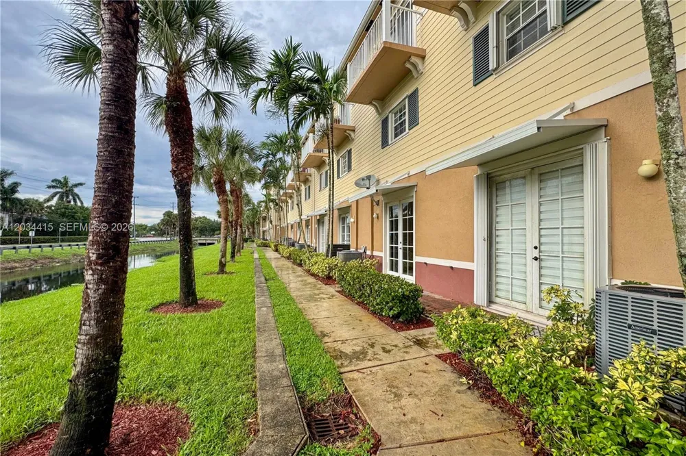 4649 SW 75th Way Davie, FL 33314