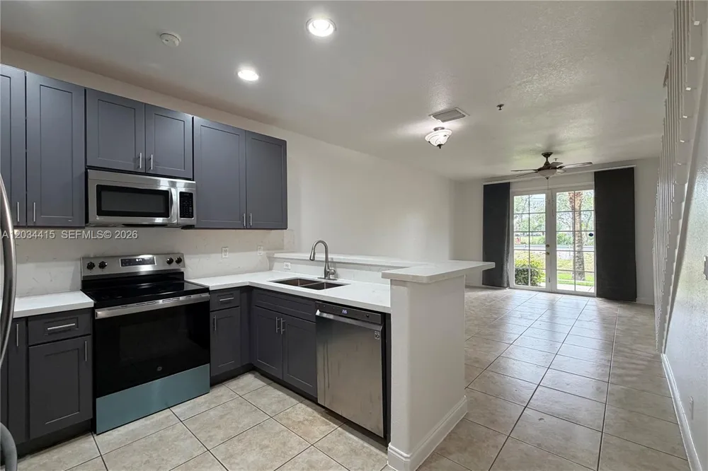4649 SW 75th Way Davie, FL 33314
