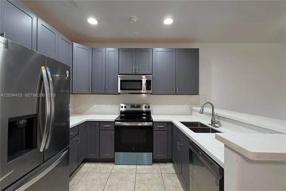 4649 SW 75th Way Davie, FL 33314