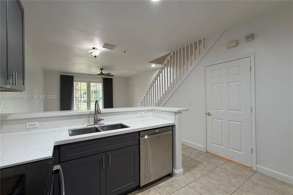 4649 SW 75th Way Davie, FL 33314