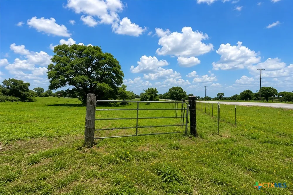 1958 Fm-3010 Yoakum, TX 77995