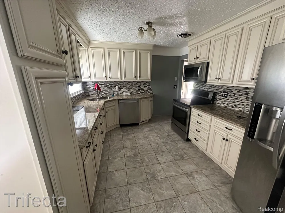 23930 21 Mile Road Macomb Township, MI 48042