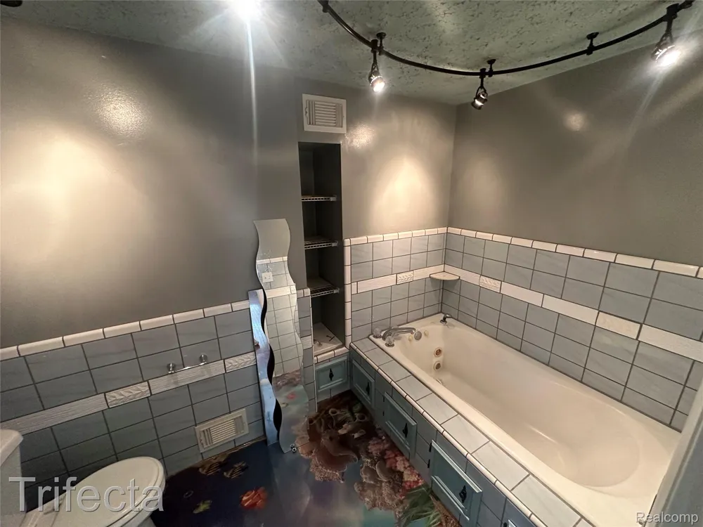 23930 21 Mile Road Macomb Township, MI 48042