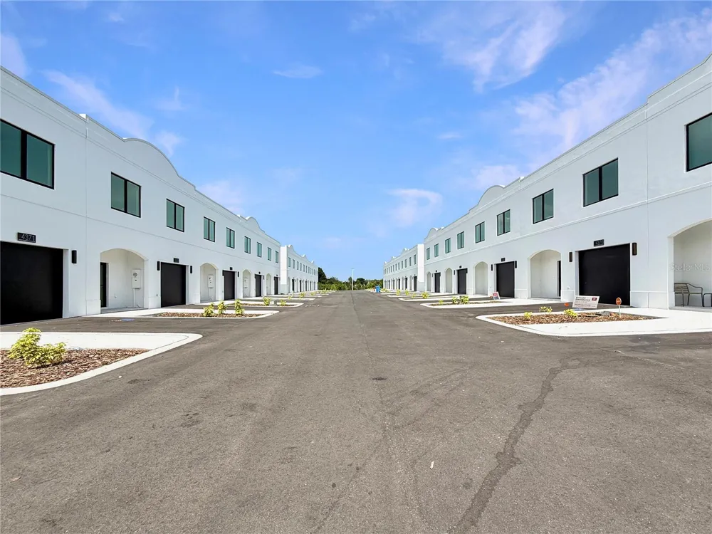 4345 CAMBIO GARDENS COURT Tampa, FL 33610