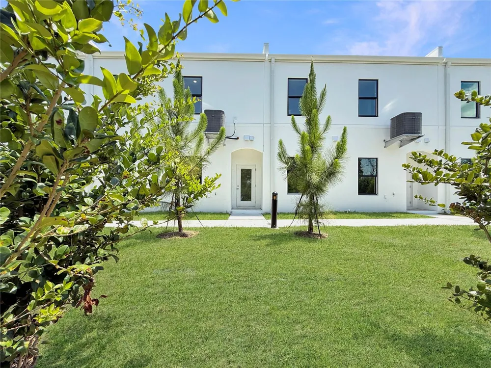 4345 CAMBIO GARDENS COURT Tampa, FL 33610