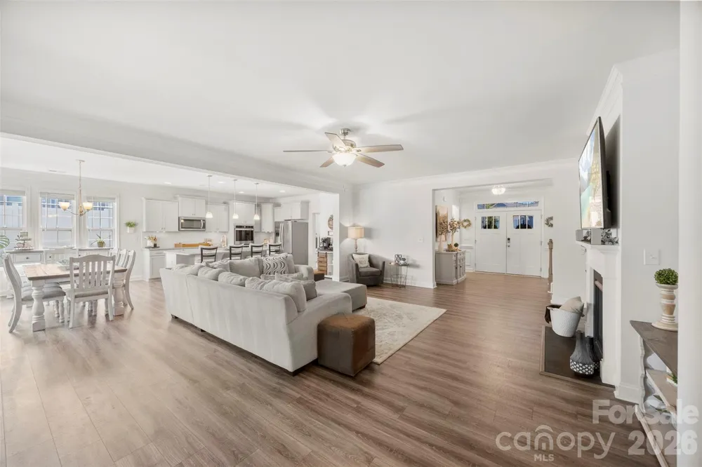 2128 Lapalma Trace Lake Wylie, SC 29710