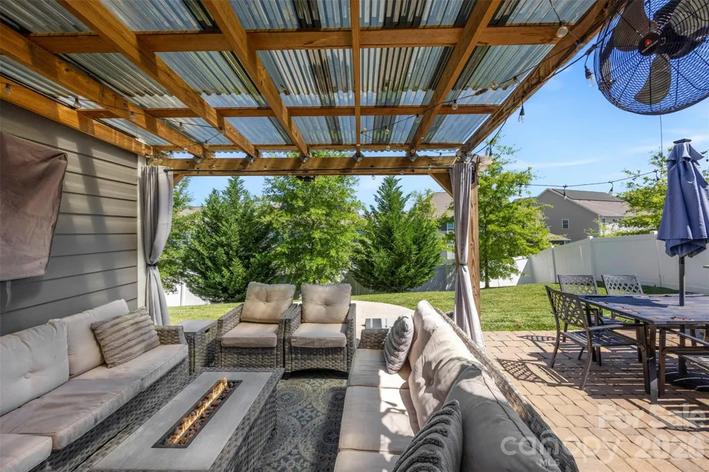2128 Lapalma Trace Lake Wylie, SC 29710