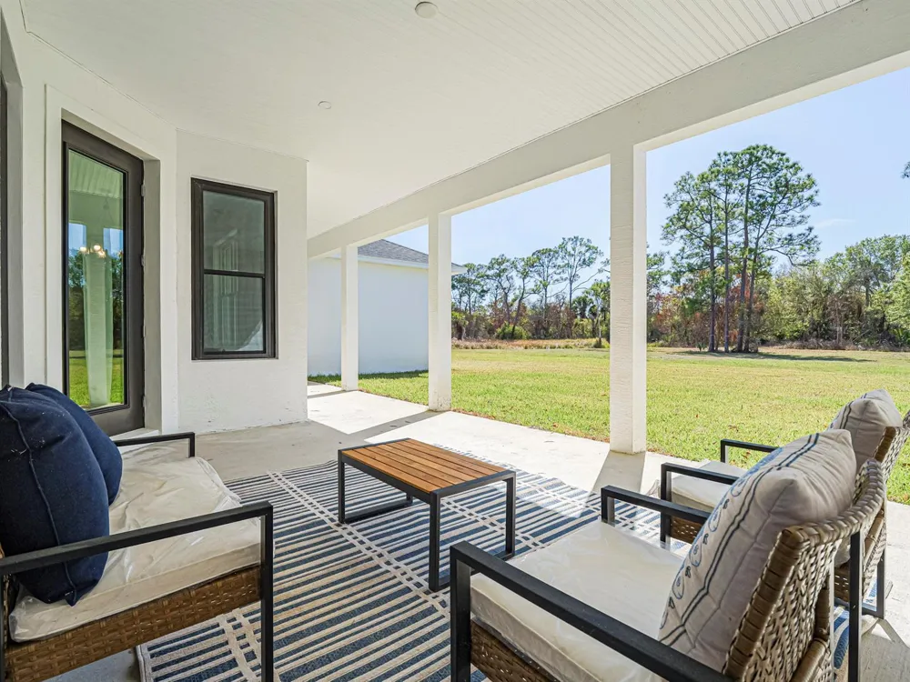 10631 Lighter Wood Lane Fort Pierce, FL 34945