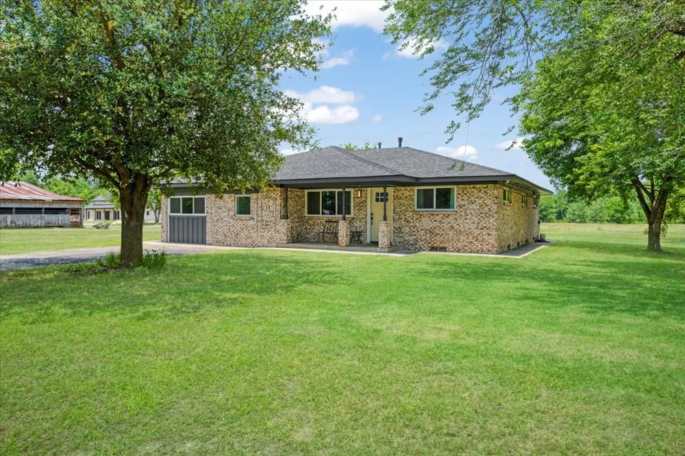 4938 County Road 4410 Commerce, TX 75428