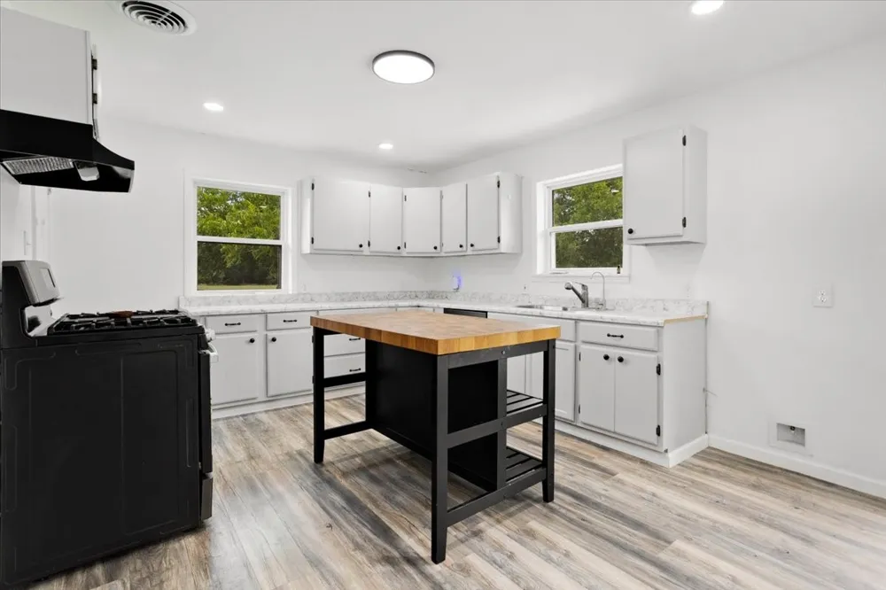 4938 County Road 4410 Commerce, TX 75428