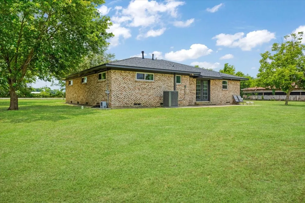 4938 County Road 4410 Commerce, TX 75428