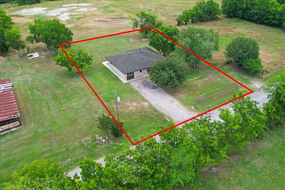 4938 County Road 4410 Commerce, TX 75428