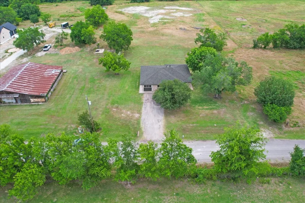 4938 County Road 4410 Commerce, TX 75428