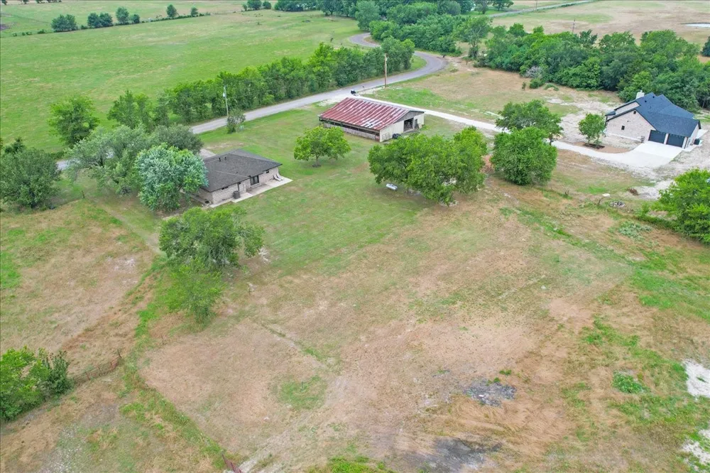 4938 County Road 4410 Commerce, TX 75428