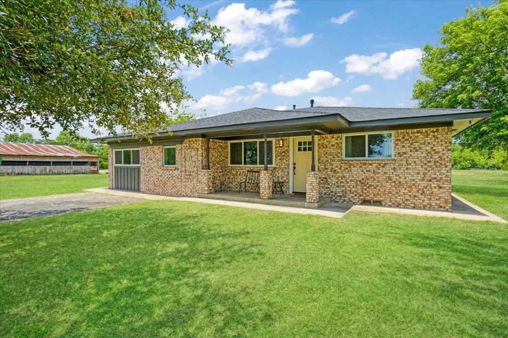 4938 County Road 4410 Commerce, TX 75428