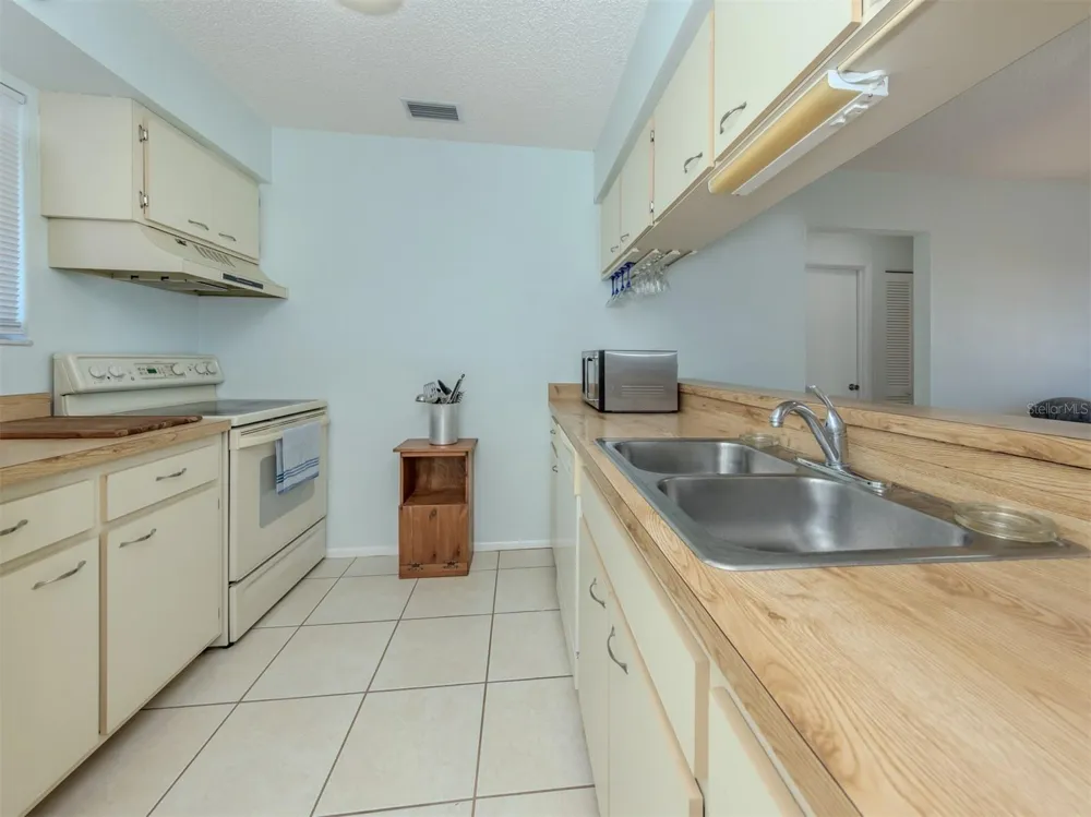 217 AIRPORT AVENUE W #216 Venice, FL 34285