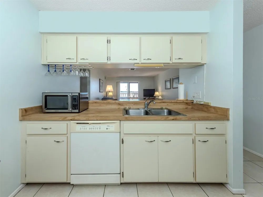 217 AIRPORT AVENUE W #216 Venice, FL 34285
