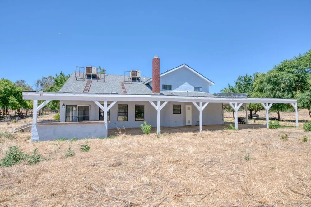 6922 Del Rey Avenue Clovis, CA 93619