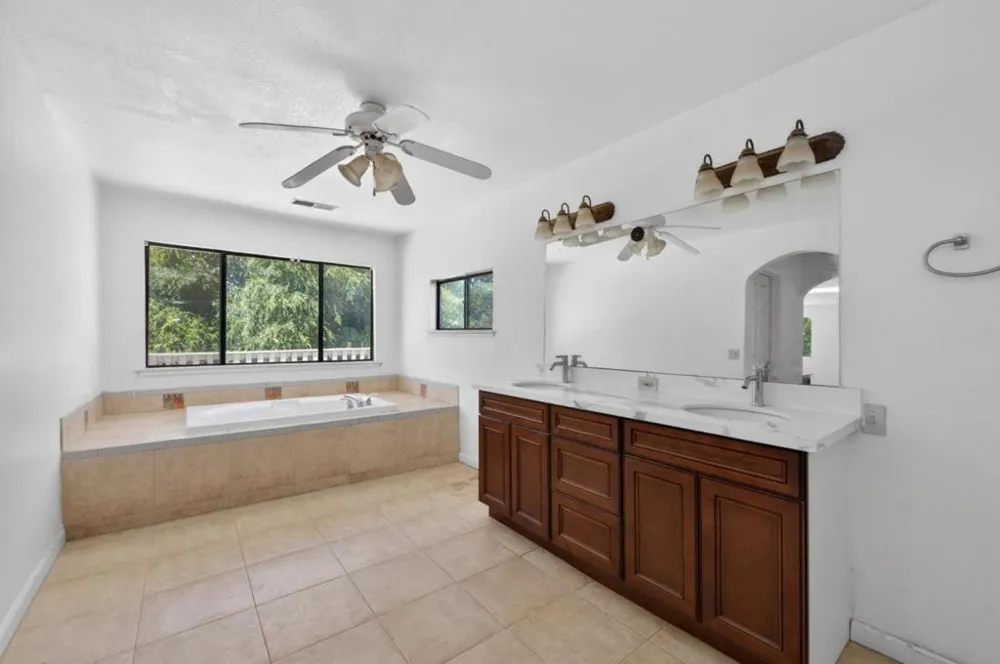 6922 Del Rey Avenue Clovis, CA 93619
