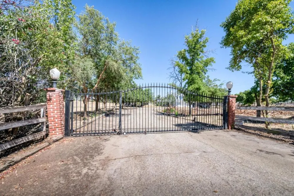 6922 Del Rey Avenue Clovis, CA 93619