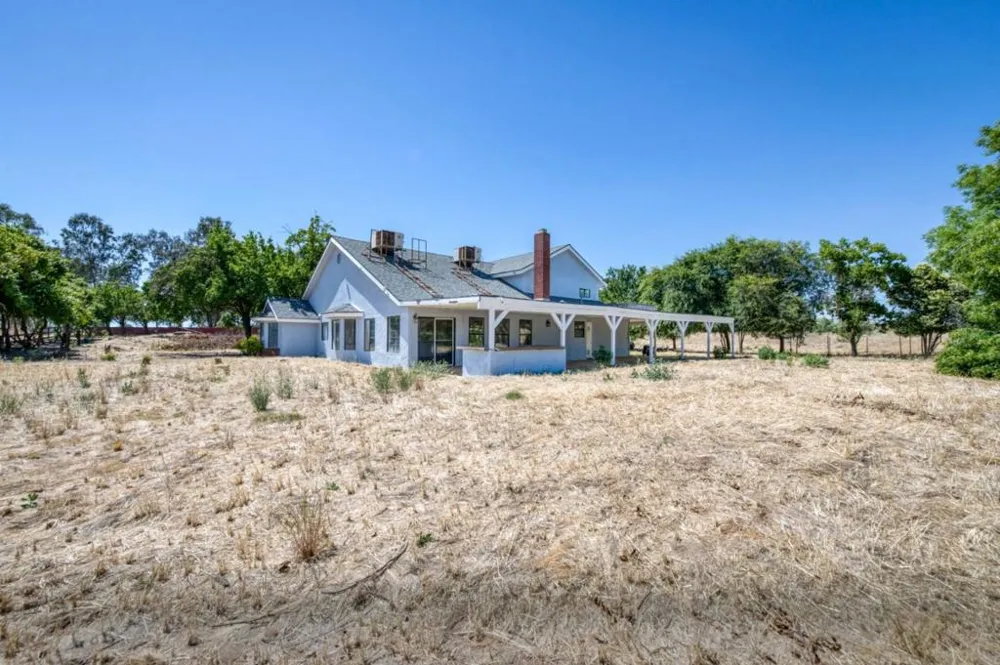 6922 Del Rey Avenue Clovis, CA 93619