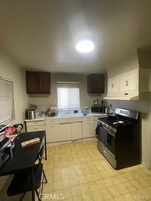 1319 Hollister San Fernando, CA 91340