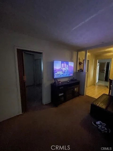 1319 Hollister San Fernando, CA 91340