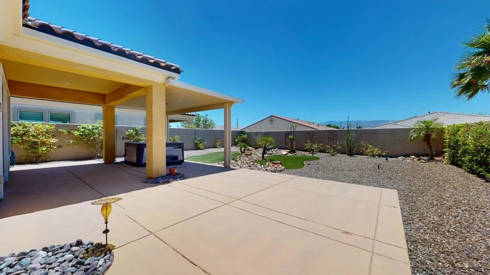 25 Pinot Noir Rancho Mirage, CA 92270