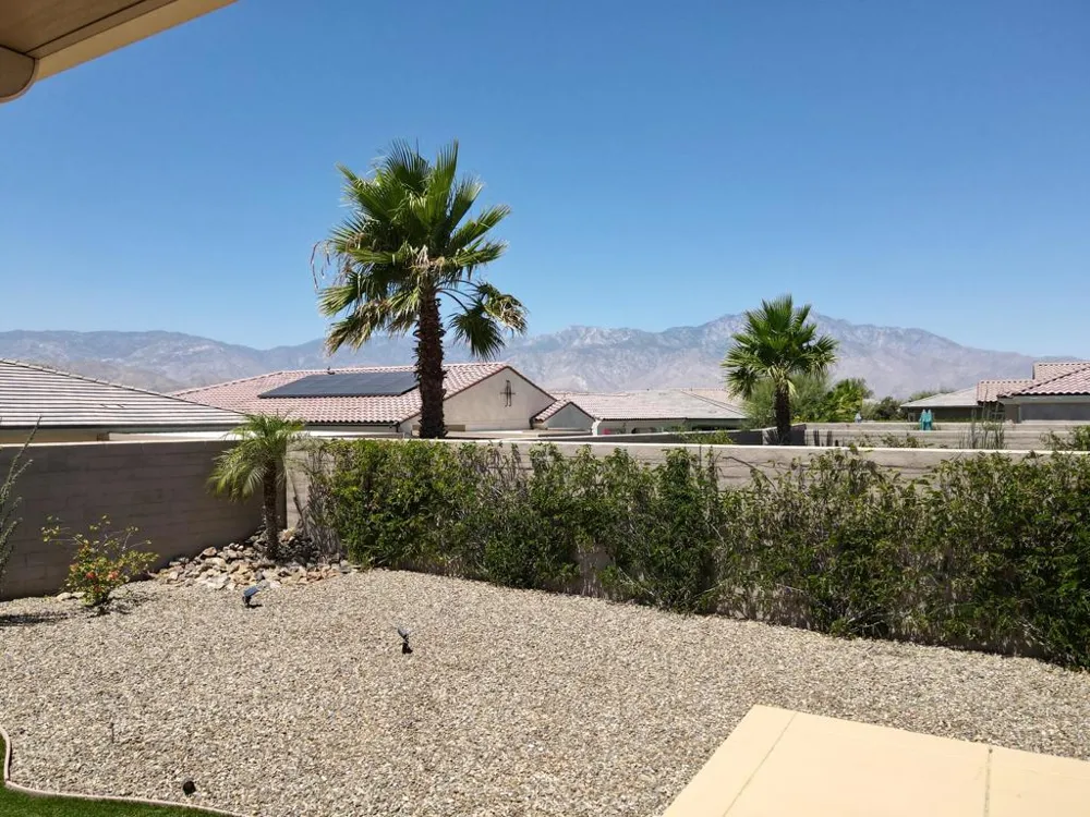 25 Pinot Noir Rancho Mirage, CA 92270