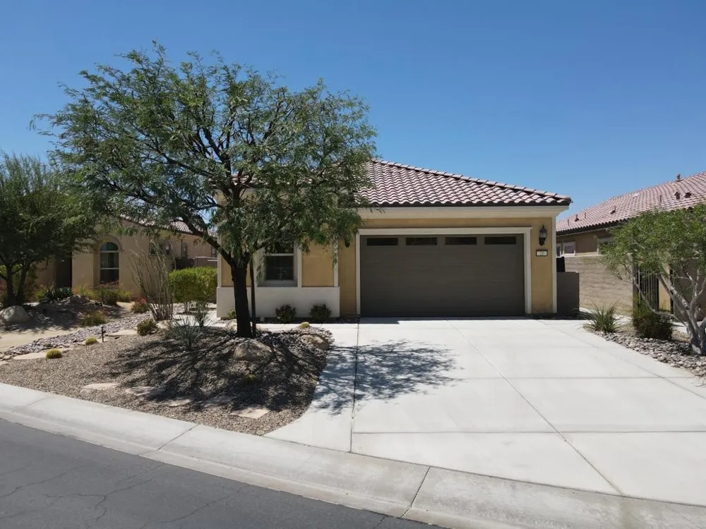 25 Pinot Noir Rancho Mirage, CA 92270