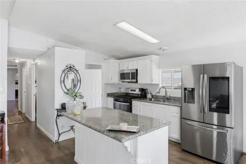 25114 Avenida Valencia