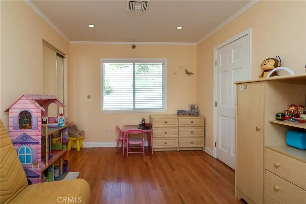 7019 Woodstone Place West Hills, CA 91307