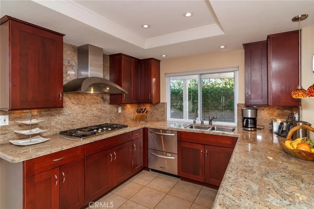7019 Woodstone Place West Hills, CA 91307