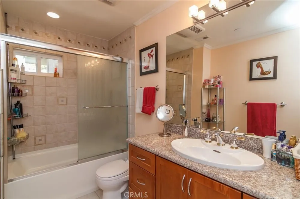 7019 Woodstone Place West Hills, CA 91307