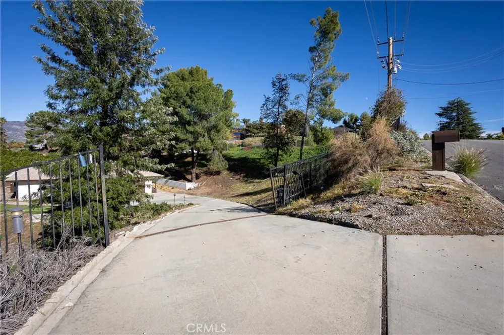 44750 Adobe Drive Hemet, CA 92544