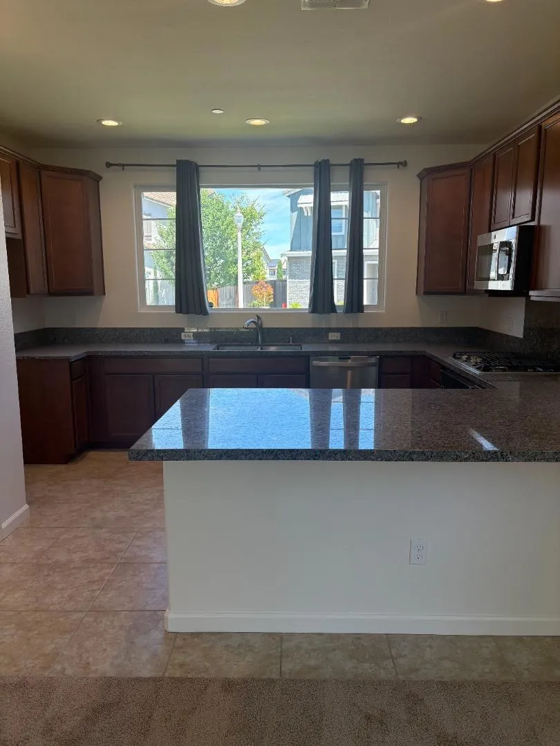 559 Lovejoy Lane Lincoln, CA 95648