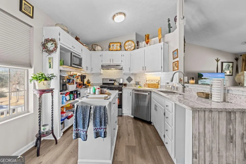 6324 Amberly RD Rex, GA 30273