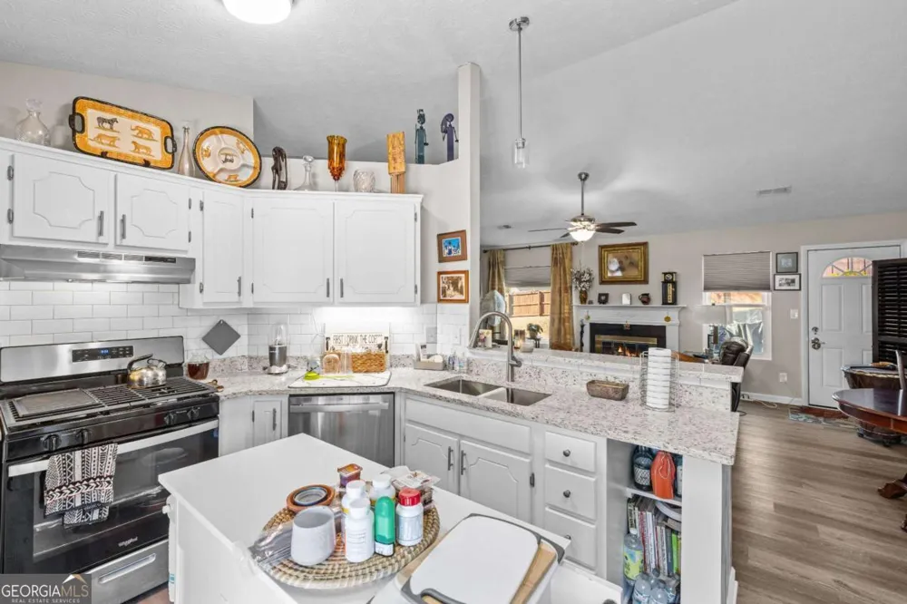 6324 Amberly RD Rex, GA 30273
