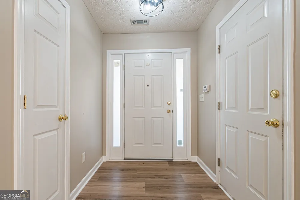 5755 Lakeview CIR Lithonia, GA 30058