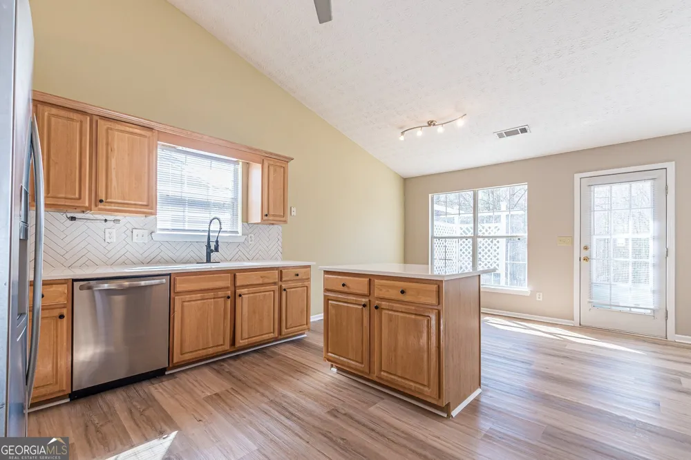 5755 Lakeview CIR Lithonia, GA 30058