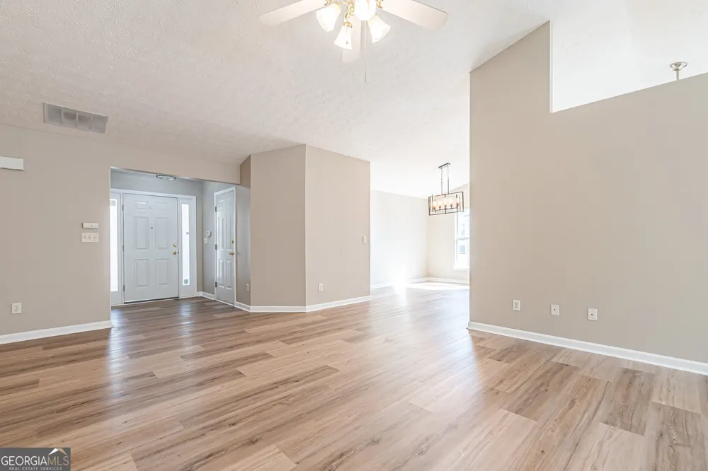 5755 Lakeview CIR Lithonia, GA 30058