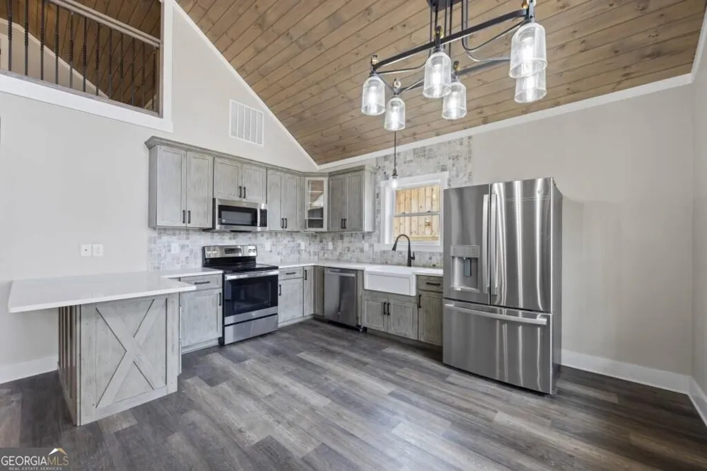 234 Lake View DR Lavonia, GA 30553