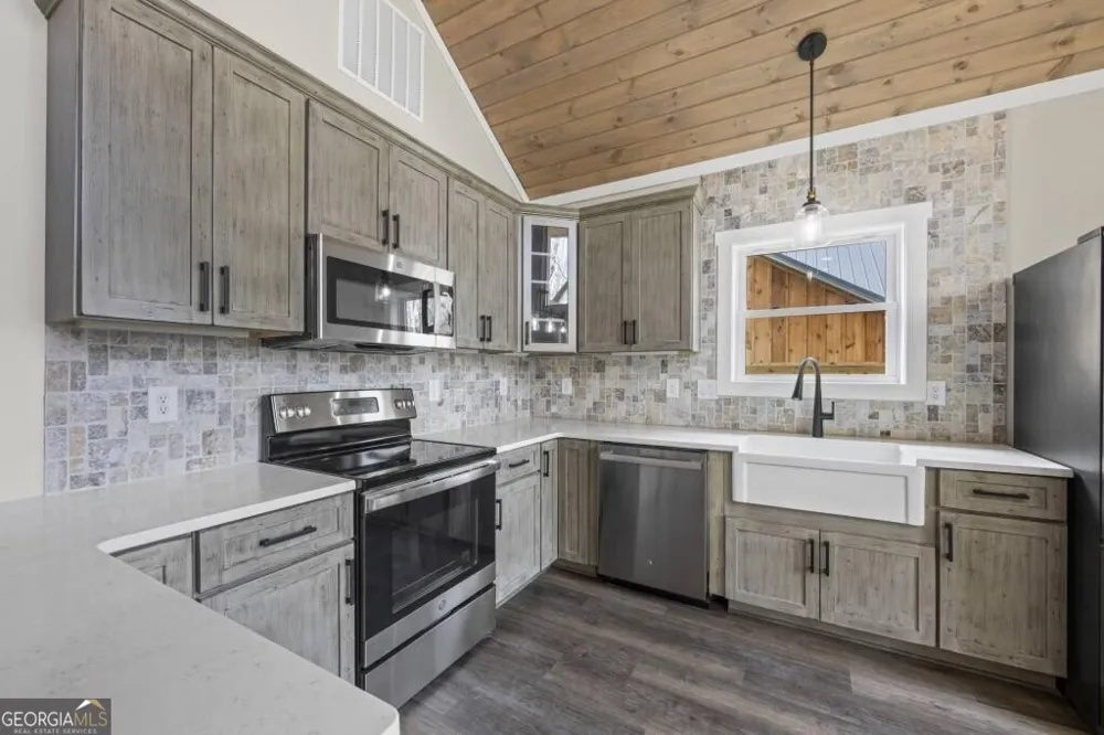 234 Lake View DR Lavonia, GA 30553