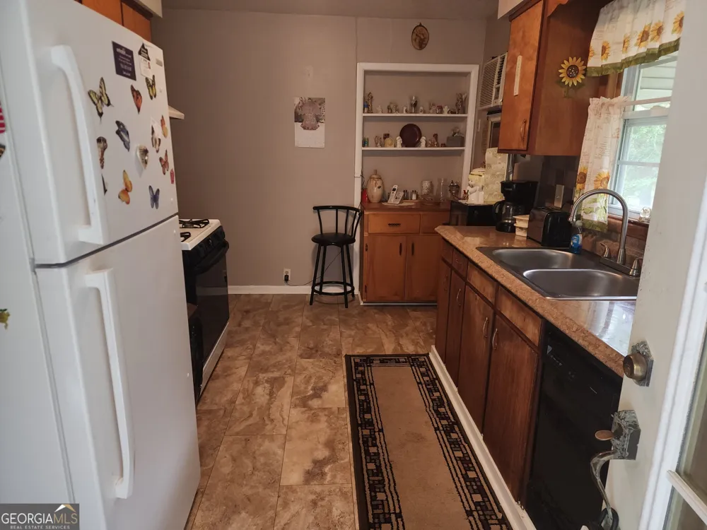 366 E Pine Lake DR West Point, GA 31833